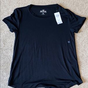 Black Hollister T-shirt